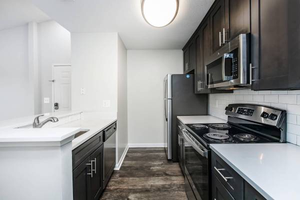$1,995 / 1br - 840ft2 - Aire acondicionado y calefacción central, despensa, 1 dormitorio (20300 River Ridge Terrace, Ashburn, VA)64040360991361124