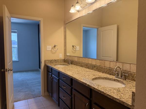 $1750.00 / 1br - 1013ft2 - 1 habitación (+ espacio de oficina) / 1.5 baños amplio condominio en el centro de Fort Worth63867603233539123