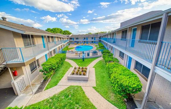 HYDE PARK AFFORDABLE APARTMENTS, $1000 - $1400 (1BD 2BD) 1