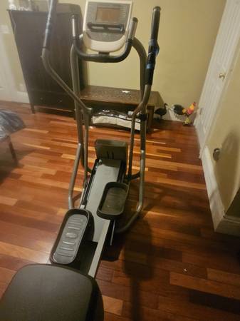 Precor EFX 5.25 eliptical 1