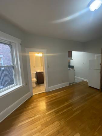 $2,250 Neat Fenway Studio For $2,250 AVAIL 11/1/25 (Fenway)64213541293697123