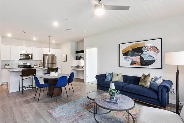 $1,725 / 2br - 1243ft2 - Poolside Pavilion with BBQ Grills, Gated and Smoke-Free Community (7601 W Glendale Ave, Glendale, AZ)64024989601153120