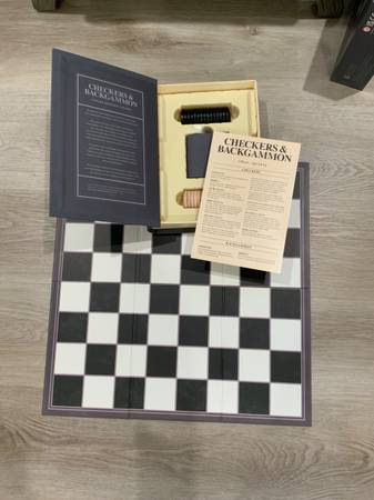 Bookshelf Vintage Game.  Collectors - $25 (Gulfport)62946977575297124