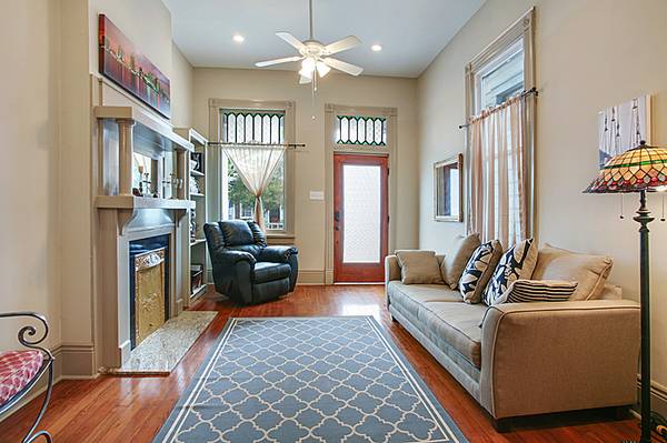 $695 / 5br - 3950ft2 - HUGE uptown Rental Hous 5br - Live like locals -12 guest , 463903769355906124