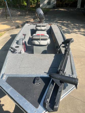 2015 tracker 16’ stick steer 1