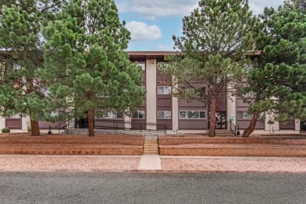 $1,180 / 1br - 651ft2 - Welcome Home to Shannon Hills Apartments! (Colorado Springs)63686653488259122