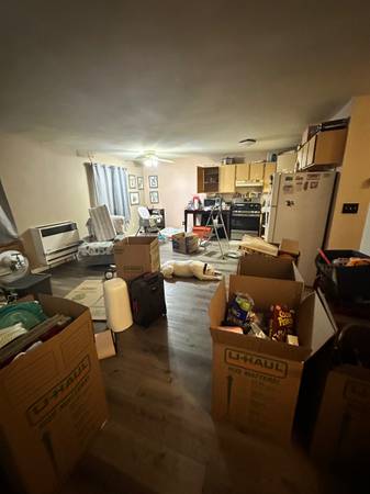 $1,700 / 2br - 800ft2 - 2 bed 1 bathroom- pets OK - plenty of parking (Wasilla)64014172645379124