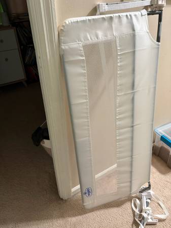 Regalo bed rail 1