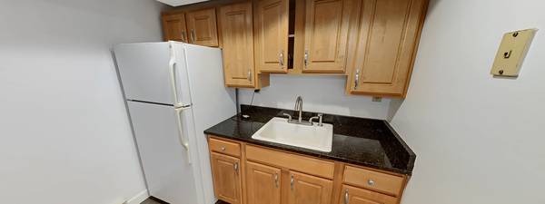 $2,500 / 1br - FENWAY - $2,500 / 1br - 1BA w/ Hardwood Floors - Parking Avail (Boston)63996834028291124