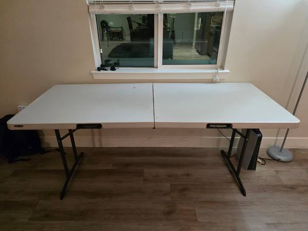 LIFETIME 6 ft/1.83 m Essential Fold-in-Half Table 1