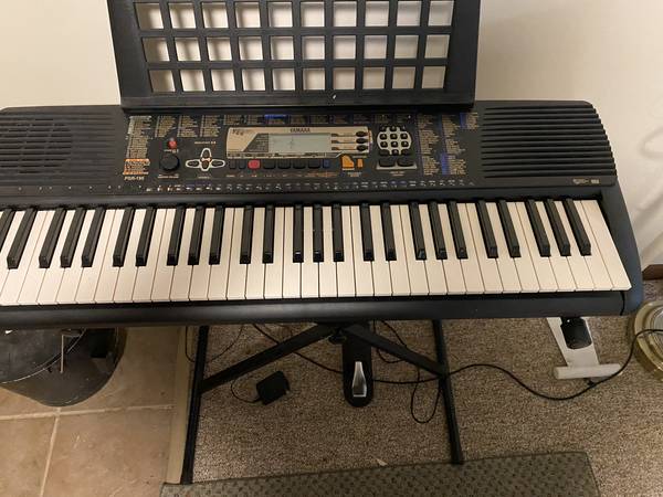 Yamaha portable keyboard and case 1