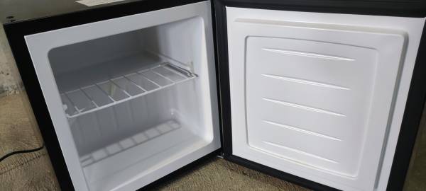 Compact Upright Freezer For RV, Hime, Office, Garage  – Works Good 1