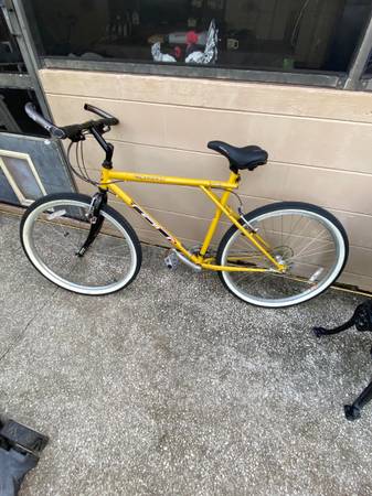 Mountain Bike - GT Outpost 1