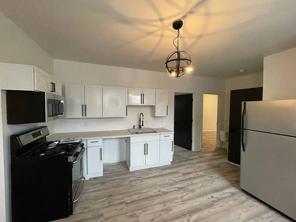 Spacious 2-bedroom upper unit nestled in the heart of Brewer's Hill 1