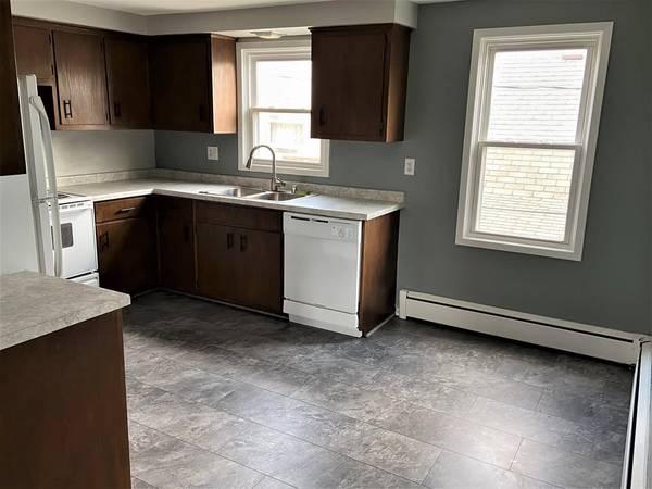 $1,299 / 3br - 1450ft2 - 3 Bedroom Apartment Downtown Kimberly Heat/Water Included (Downtown Kimberly)63845965715715120