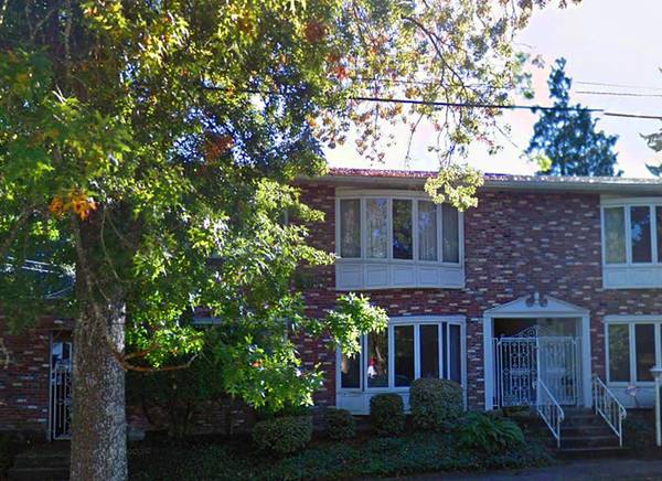 $1,410 / 2br - 2 Bed !  Gorgeous Brickwork & Spacious Greenery ** Seasonal Pool (South Salem)63660394566401124