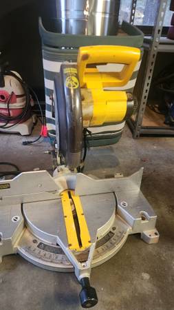 Dewalt 12" Compound Miter Saw  DW705 1