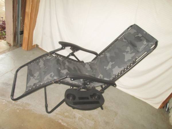 Oversized Zero Gravity Chair Recliner, Like New Condition, 2 Available 1