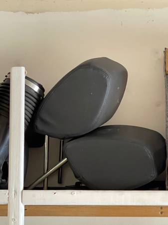 land rover range rover sport front seat head rests 1