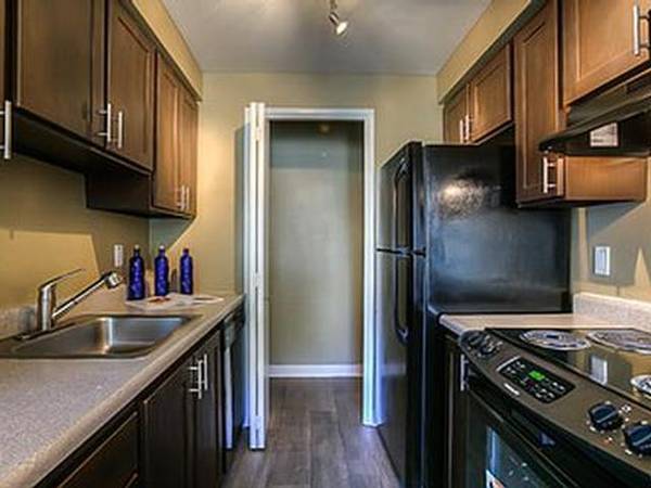 $2,319 / 3br - 1126ft2 - Control Climático Individual, Estufa (Eléctrica), Instalaciones de Lavandería (Portland)63672564564611121