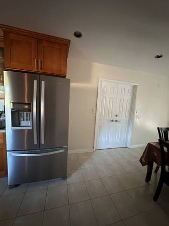 $1,200 / 4br - 120ft2 - A furnished private room in a large house for rent. (saratoga)63682870664705124