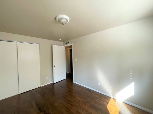 $1,500 / 3br - 1350ft2 - 🏡✨ Hermosa casa de 3 habitaciones 🛏️ 1.5 baños 🛁 en Federal Way! 🌲🌞 Valla perimetral (Federal Way, WA)63659499848963122