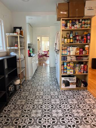 $1,200 / 4br - 2 rooms available in sunny East Oakland home (oakland east)63880016526081123