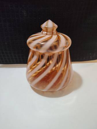 F e n t o n swirled glass 1