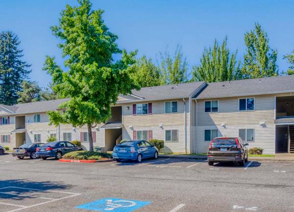 $1,550 / 2br - Large Closets & Storage Space + Beautiful Atmosphere - Attractive (Glenfair)63956644104963122