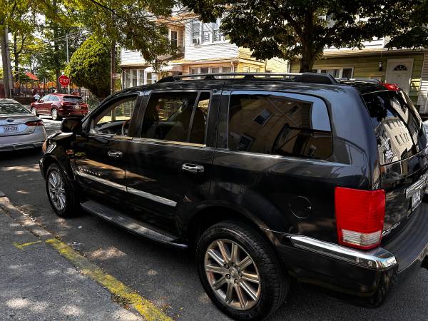 2009 Chrysler Aspen hemi 5.7 runs great runs and drives excellent - $2,075 (Queen)63469753060099121