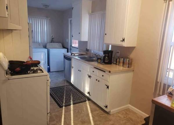 $1,050 Buscando compañero de cuarto casa de 3 habitaciones 1 baño (Allied Gardens San Diego)63865481577475123