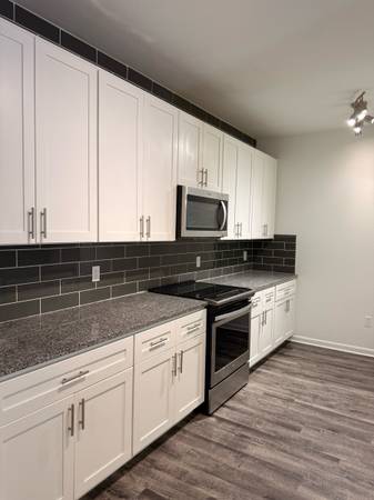 *8 Weeks Free!* Unique Classic Apt in Lone Tree! ~ Available Now! 1