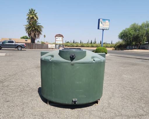550 Gallon Vertical Liquid Storage Tank 1