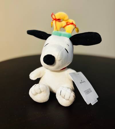 Snoopy Hallmark Plushie 1