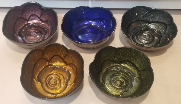 Vintage Jewel-Tone Pressed Glass Lotus Bowls – Set of 5 1