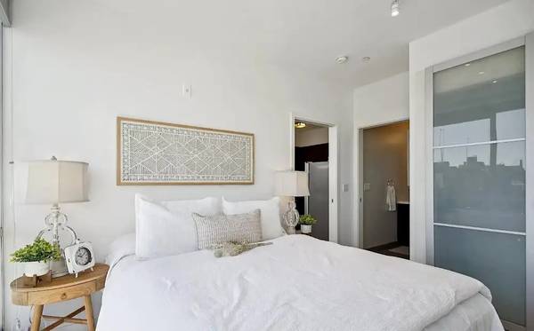 $1,050 / 1br - 619ft2 - Bright 1BR/1BA with City Views in Valencia Corridor (Mission District)63946669664770120
