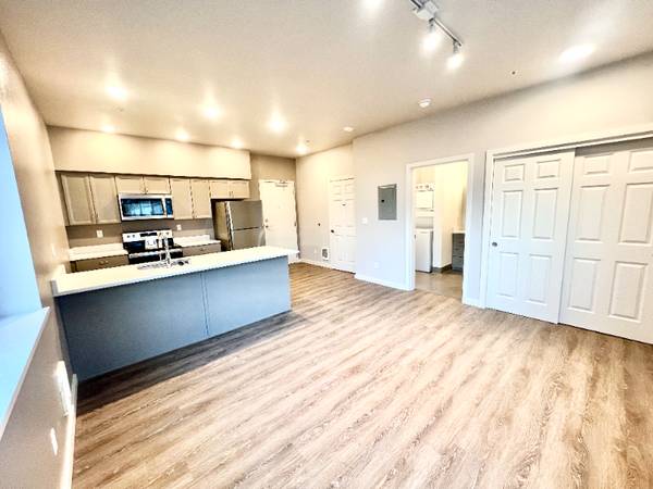 $1475.00 ONE MONTH FREE w/12 month lease! McCormick Heights in Tacoma!63814735866625122