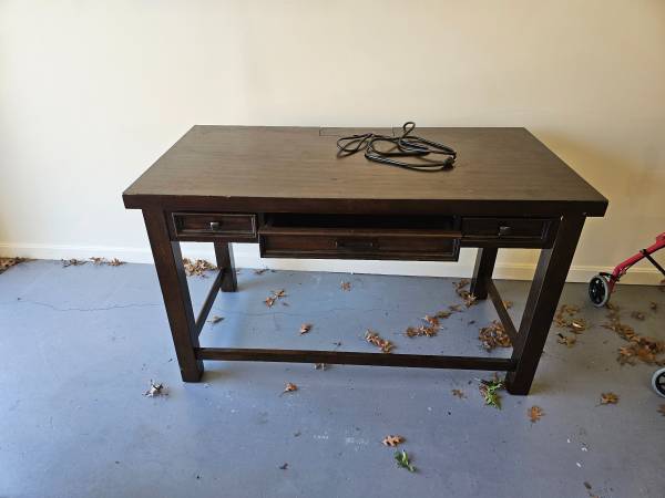 Desk like bew 1