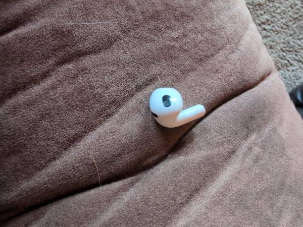 Found ear bud 1