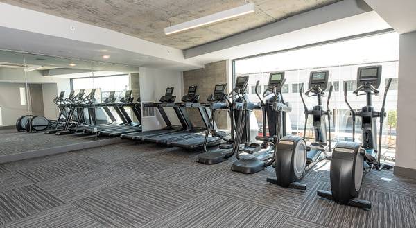 $2,894 / 2br - 920ft2 - 2x2 With 2 MONTHS FREE!!!! 7th floor Penthouse With Natural Lighting ! (oakland lake merritt / grand)63928543093122122