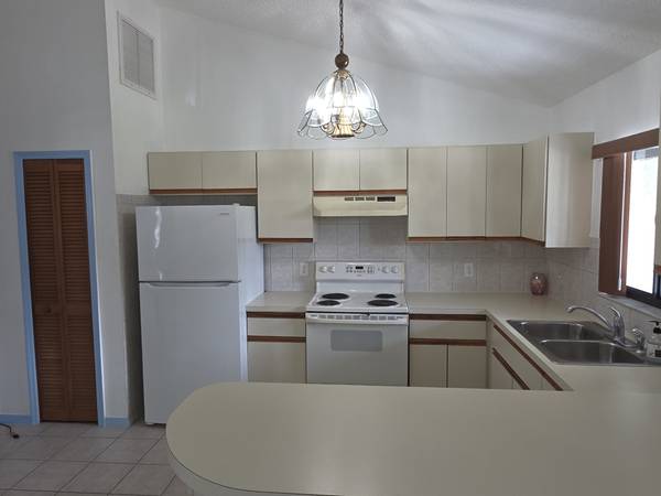 $1,000 / 1br - Apartment 1 bed/1 bath Sebastian (SEBASTIAN)63823723197955121