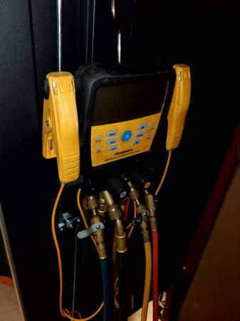 Fieldpiece SM480V with hoses 1
