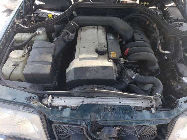 Mercedes e320 convertible 1995  sharp - $7,495 (Sfv)63618285350913123