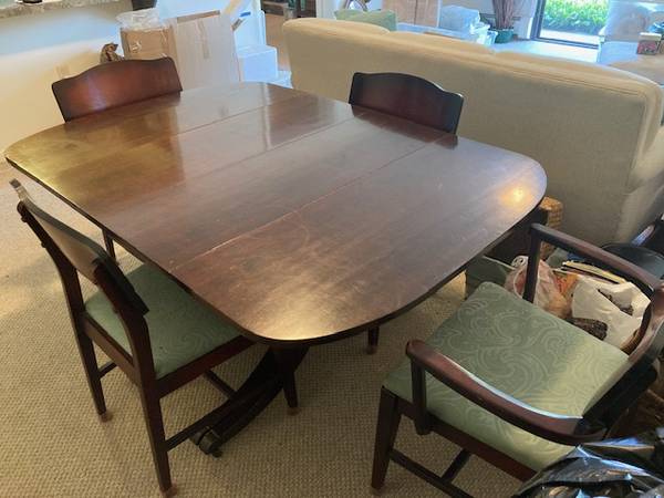 VINTAGE DINING ROOM SET WITH DROP LEAF TABLE - $150 (WAUWATOSA)63471407616001120