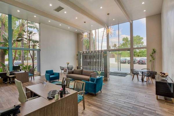 $2,295 / 1br - 682ft2 - Gated Community, Elevator, Public Parks Nearby (Sherman Oaks near the Sherman Oaks Galleria)63701185765379121