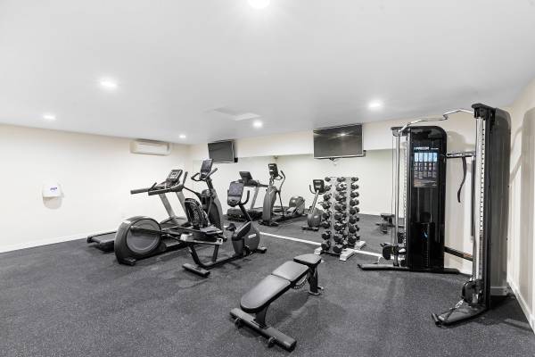 $1,800 / 2br - 874ft2 - Everett 2BR Apartment – Gated, Fitness, Pool | In-Unit W/D – $1,800 (Everett)63688549308291122