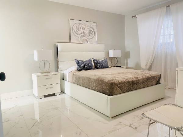 $2,900 / 1br - 875ft2 - CONDO ELEGANTE DE 1 HAB. Y 1.5 BAÑOS A 1 CUADRA DEL CENTRO COMERCIAL Aventura Mall (Aventura)63769617534467124