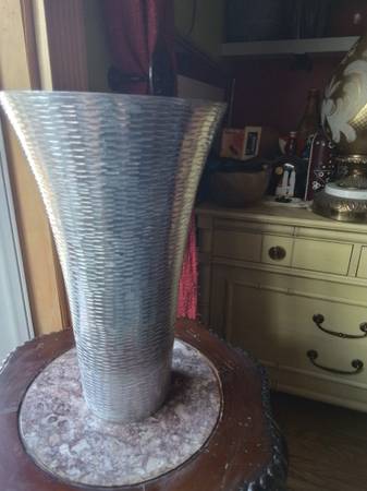 Elegant Hammered Metal Statement Vase 10.5" 1