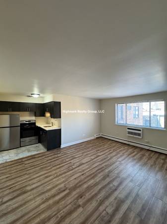 $1,300 🌊☀️🏖️Lakeside Studio Retreat! Heat, Gas & Water Included🌊🏖️ (Chicago)63918412753922121