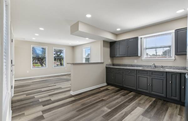 $1000.00 / 8br - 3500ft2 - Spacious 10-Bedroom Corporate & Student Housing | Fully Furnished | Pr63903653788547123